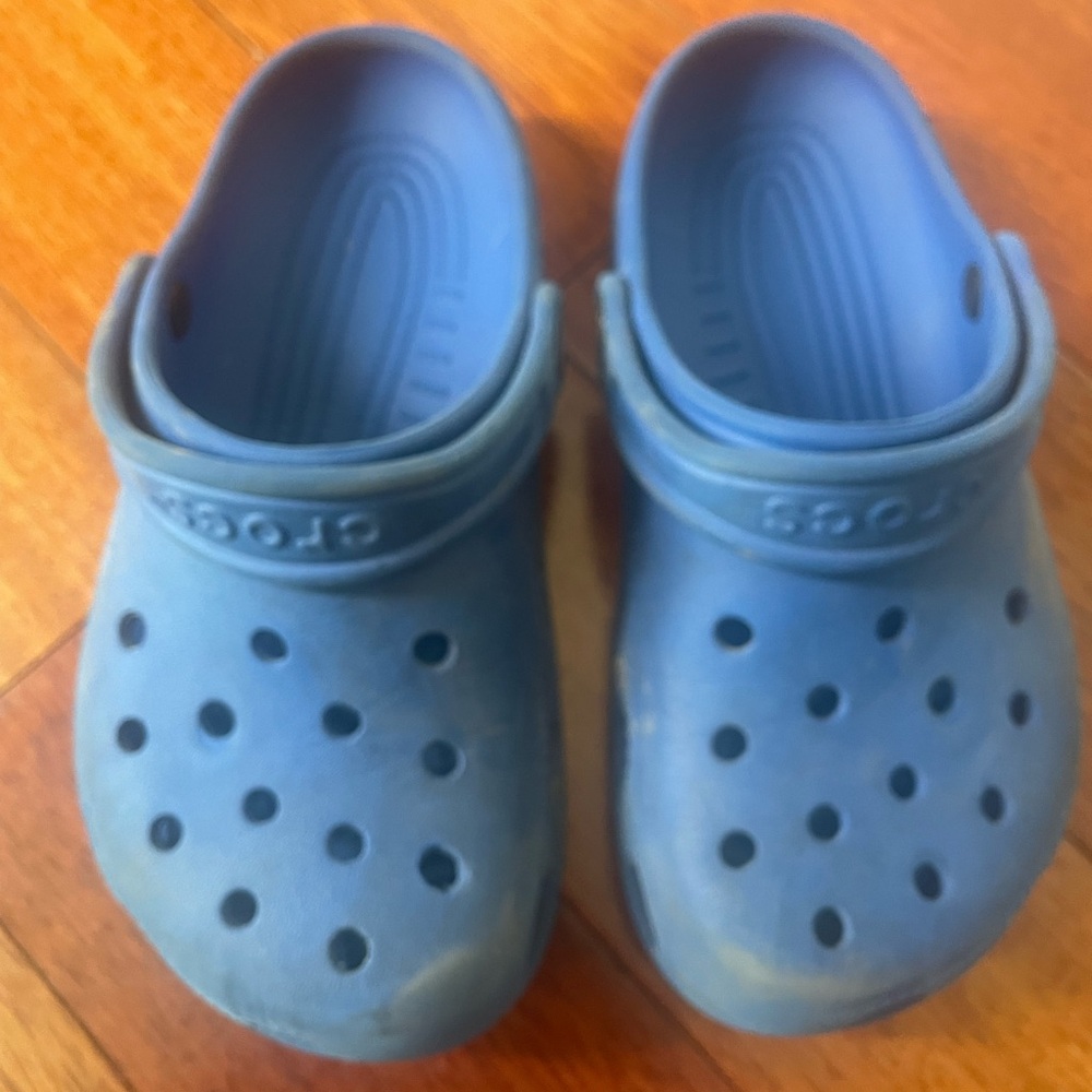 Crocs size J2